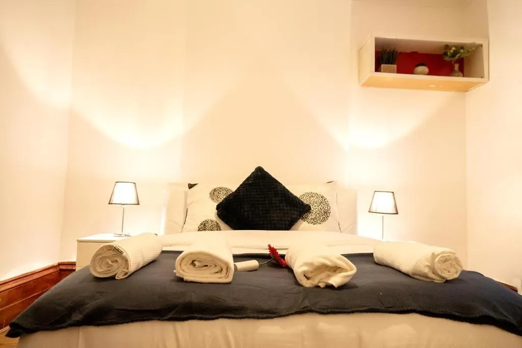 Spacious 2 Bedroom Flat London Apartment